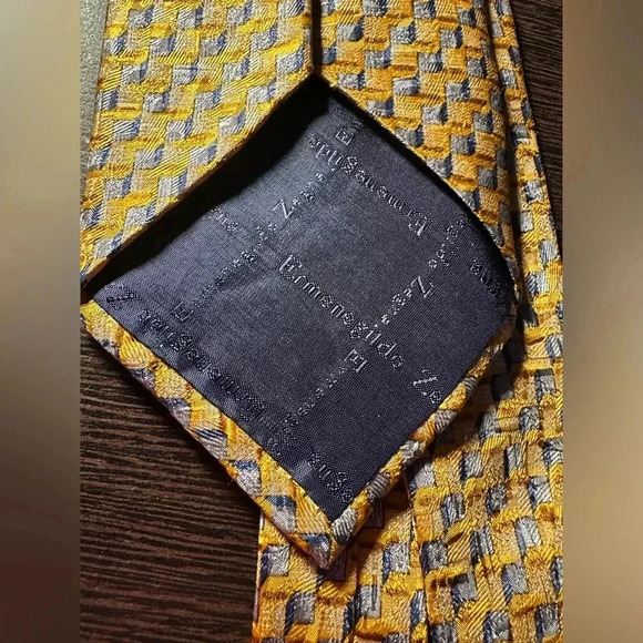 Ermenegildo Zegna 100% silk tie geometric pattern mint condition - Picture 8 of 8